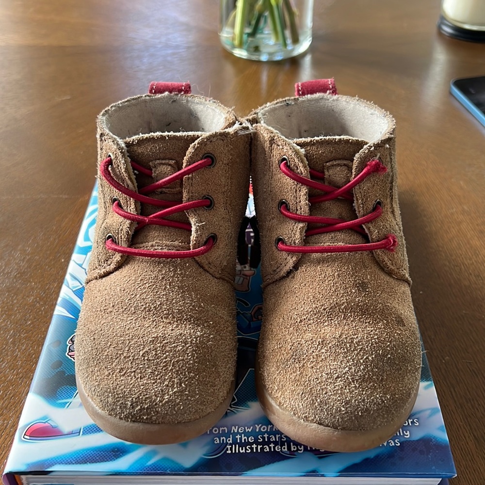 Boys shoes